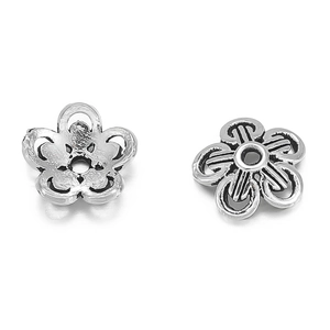 Detailansicht von 925 Silber Perlenkappen mit hohler Blütenstruktur für DIY-Schmuck