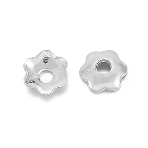 Makro-Detail von 925 Silber Hohlblatt-Perlenkappen für DIY Schmuck Armbandherstellung