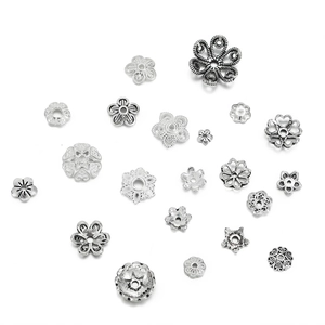 Detailaufnahme von 925er Sterlingsilber Hohlblumen-Perlenkappen für DIY-Schmuck