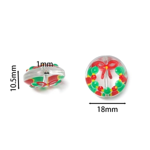 Détail macro d'une perle couronne de Noël de 18mm montrant les dimensions précises