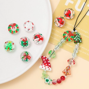 Kit de perles de Noël DIY avec motifs de flocon et sapin sur une assiette en céramique