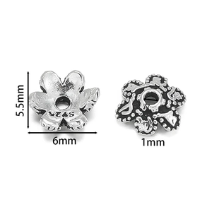 Detaillierte Makroansicht der 925er Sterlingsilber Hohlblatt-Perlenkappen für DIY Schmuck