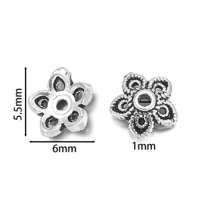 Makroaufnahme von 925er Sterling Silber Hohlblütenperlenkappen mit 6mm Durchmesser für DIY