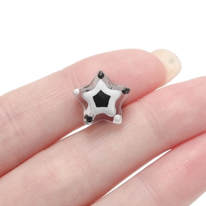 Macro de cuentas de estrella acrílica en blanco y negro de 6mm para joyería navideña