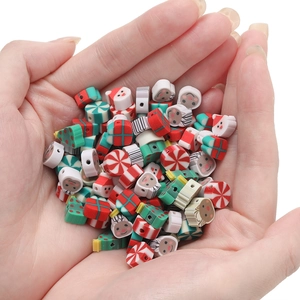 Weihnachtsmischung aus Polymer-Ton-Perlen mit Weihnachtsmann und Bäumen für DIY-Schmuck