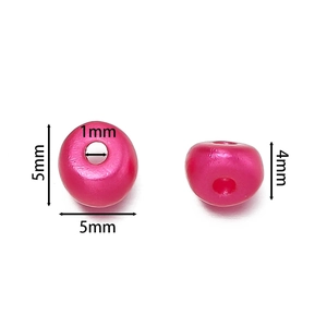 Dettaglio di perline acriliche rosa con diametro 5mm e spessore 4mm per fai da te