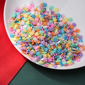 Bunte Weihnachts-Schneeflocken-Polymer-Ton-Perlen für DIY-Schmuck und Nagelkunst