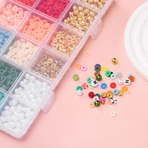 Kit de joyería DIY de 24 rejillas con cuentas Heishi, perlas y letras colgantes