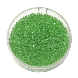 Macro di perline di vetro verde smeraldo da 2mm per gioielli fai-da-te in un box rotondo