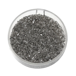 Dettaglio di perle in vetro cristallo grigio sfaccettato da 2 mm per gioielli