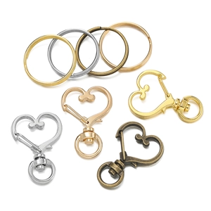 Chiusura a moschettone a cuore DIY con anelli per portachiavi in oro, argento e bronzo