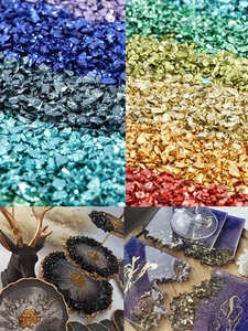 Détails macro de sable de verre métallique multicolore pour dessous de plat en résine
