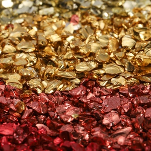 Mélange de pierres de verre concassées rouge et or métallisé pour projets décoratifs DIY