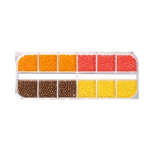 Scatola a 12 scomparti con perline di vetro 2mm in arancione, rosso, bronzo e giallo DIY