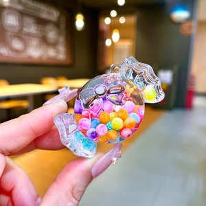 Porte-clés mignon en forme de bonbon avec perles colorées et nœud papillon violet
