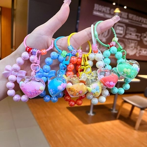 Portachiavi a cuore con perline luminose colorate e ciondoli a sabbie mobili liquide