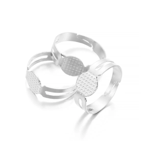Detailed view of three silver adjustable ring bases with non-slip round flat pads