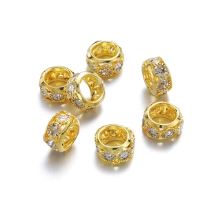 Vue détaillée de perles d'espacement dorées ajourées avec zircons pour bijoux DIY