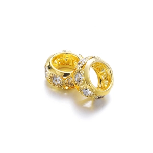 Détail de perles d'espacement dorées creuses avec strass pour bijoux faits main