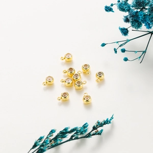 Perla placcata oro 18K con anima in silicone e anello per creazione gioielli fai da te