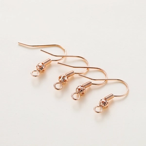 Set de 4 ganchos para pendientes planos en oro rosa de 18K con cuentas para bisutería