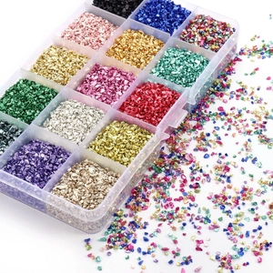 12 Farben Glasbruch-Glitzer für Nailart und DIY-Harzfüllung in einer transparenten Box