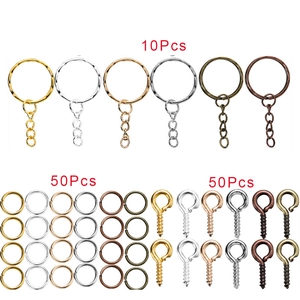 Détail du kit porte-clés DIY avec anneaux, anneaux ouverts et pitons à vis en six couleurs