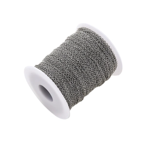 Chaîne de bijoux DIY en finition argentée enroulée sur une bobine en plastique