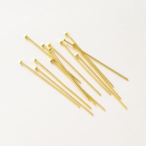 Detail van gepolijste 14K vergulde platte kopspelden voor DIY-sieraden maken en kralen
