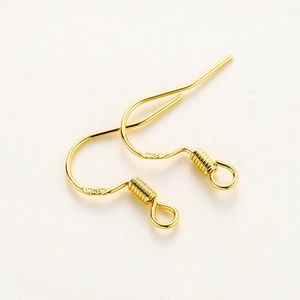 Détail de crochets d'oreilles en argent 925 plaqué or 14K avec poinçon pour bijoux DIY