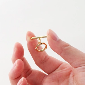 Detail eines 18K vergoldeten T-Verschlusses für DIY Halsketten und Schmuckzubehör