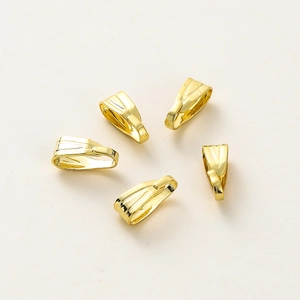 Macro-opname van vijf 14K goud vergulde S925 zilveren hangoogjes voor sieraden maken