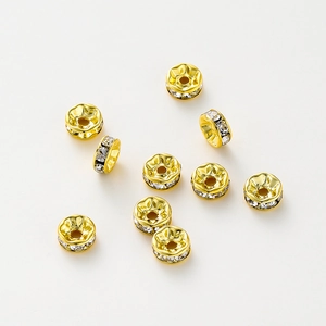 Primer plano de cuentas espaciadoras de diamantes en oro de 14K para joyería DIY