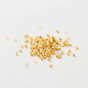 Détail de perles de serrage et d'espacement en plaqué or 18K pour la création de bijoux