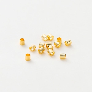 Vue macro de perles d'espacement polies plaquées or 14 carats pour accessoires bijoux DIY