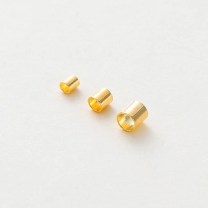 Détail de perles d'espacement plaquées or 14 carats en trois tailles pour bijoux DIY