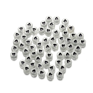 Perline acriliche luminose con motivo a cuore nero per la creazione di gioielli fai-da-te