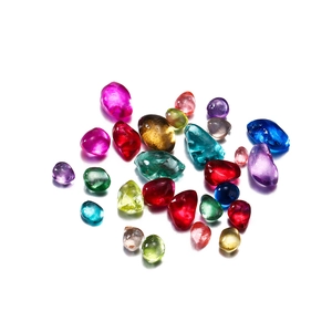 Détail de pierres décoratives en verre coloré de 3 à 8 mm pour la décoration et les loisirs créatifs