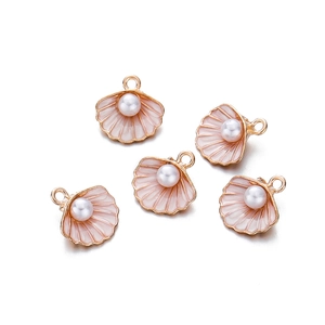 Set van vijf roze schelphangers met gouden rand en parel voor doe-het-zelf sieraden
