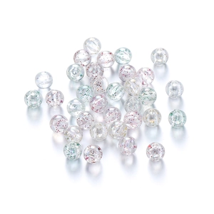 Macro-opname van 8-10mm heldere acryl kralen met kleurrijke glitter voor DIY-sieraden