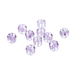 Vista detallada de cuentas de vidrio de 10mm en forma de trébol morado para bisutería