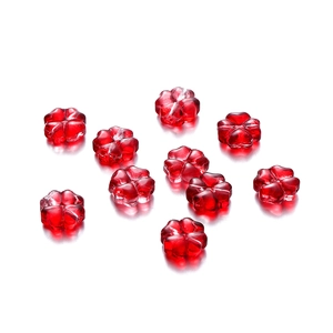 Detalle de diez cuentas de trébol de cristal rojo translúcido de 10mm para joyas