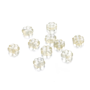 Detalle de cuentas de trébol esmerilado de 10mm para creación de joyas y collares DIY