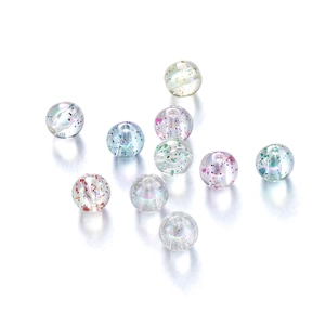 Macro-opname van 8-10 mm transparante acrylkralen met gekleurde glitters voor DIY