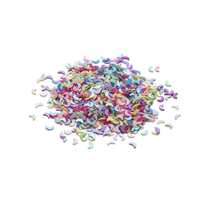 Makro-Detail von Laser-Hologramm-Stern- und Mond-Nagelkunst-Pailletten für DIY-Deko