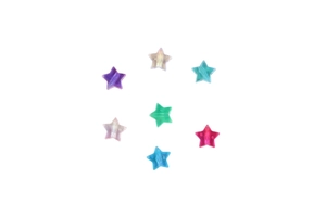 Vue détaillée de perles étoiles en acrylique coloré avec trous verticaux pour bijoux DIY