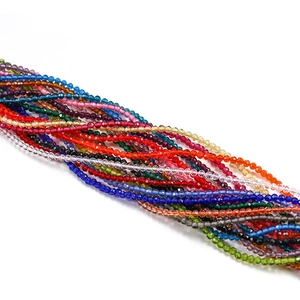 Vue détaillée de perles en cristal de 2mm à facettes colorées pour création de bijoux