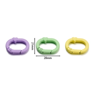 Anneaux à ressort en forme de cœur 28mm en couleurs macaron violet vert et jaune