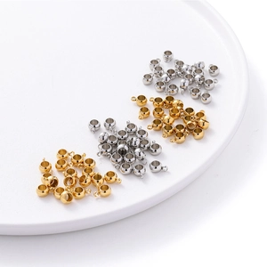 Vue détaillée de perles 6mm en acier inoxydable or et argent avec boucle pour bijoux DIY