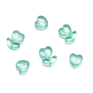 Perline a cuore in vetro verde chiaro traslucido e ciondoli a foglia per gioielli DIY